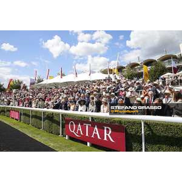 Goodwood - QATAR Goodwood Festival Grandstand and racegoers of the QATAR Goodwood Cup Goodwood,30th july 2015 ph.Stefano Grasso/QEF