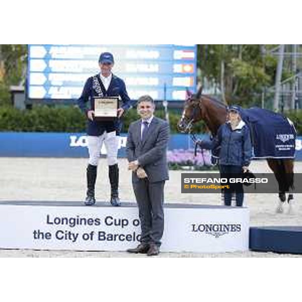 Juan-Carlos Capelli, Vice President and Head of Marketing of Longines presents the Longines watch to Denis Lynch winner of the Longines Cup of the City of Barcelona Barcelona,27th sept. 2015 ph.Stefano Grasso
