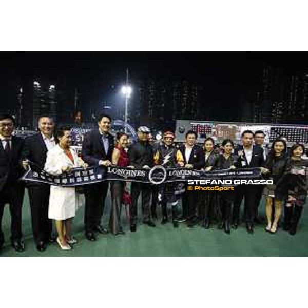 Longines Hong Kong Jockeys Championship Hugh Bowman on Premiere wins the its leg of HKJC Hong Kong - Happy Valley racecourse,7th dec.2016 ph.Stefano Grasso/Longines