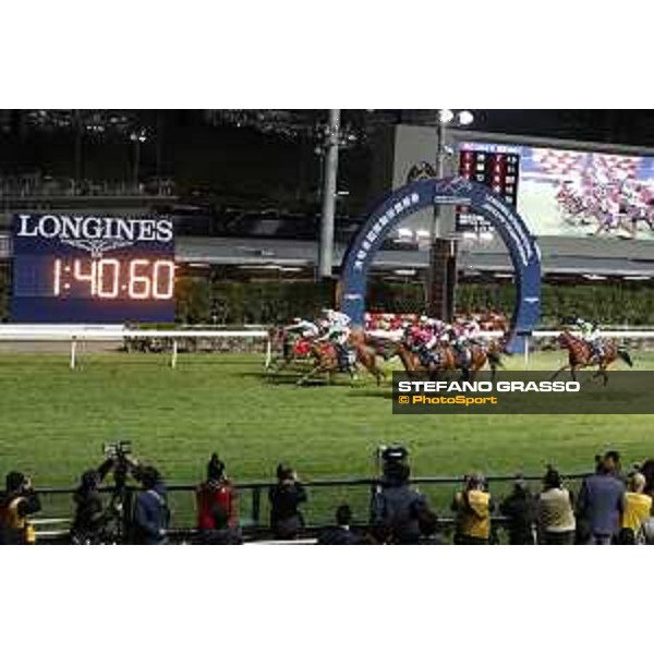 Longines International Jockeys\' Championship - 2nd Leg - Karis Teetan (MUS) on Dream Warriors - Hong Kong, Happy Valley Racecourse - 4 December 2019 - ph.Stefano Grasso/Longines