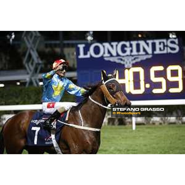 Longines International Jockeys\' Championship - 2nd Leg - Karis Teetan (MUS) on Dream Warriors - Hong Kong, Happy Valley Racecourse - 4 December 2019 - ph.Stefano Grasso/Longines