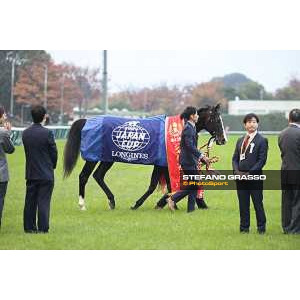 Japan Cup of Tokyo - - Tokyo, Fuchu Racecourse - 26 November 2023 - ph.Stefano Grasso/Longines Tokyo - Fuchu racecourse - Christophe Lemaire on Equinox wins the 43rd Japan Cup Prize giving ceremony